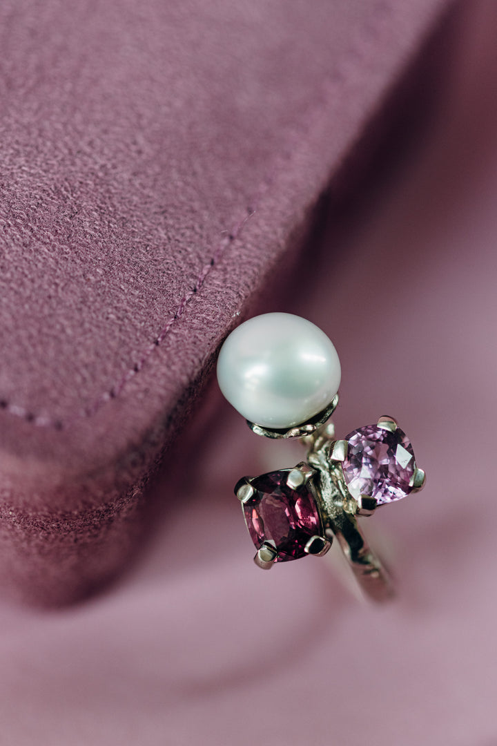 Mon Amour 14 Karat Weißgold Spinell Perlen Ring