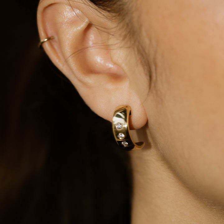 Belly 14 Karat Gelbgold Brillant Creolen