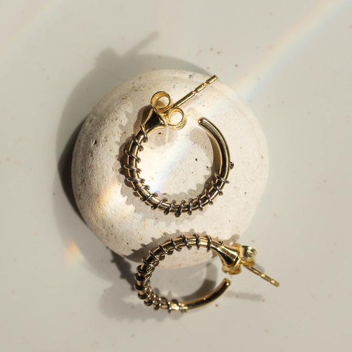 Liberty 14 Karat Gelbgold Creole mit gewickeltem Platindraht