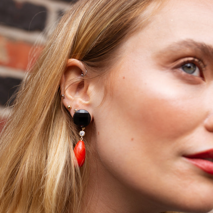 Coral 14 Karat Gelbgold Onyx Brillant Koralle Ohrstecker
