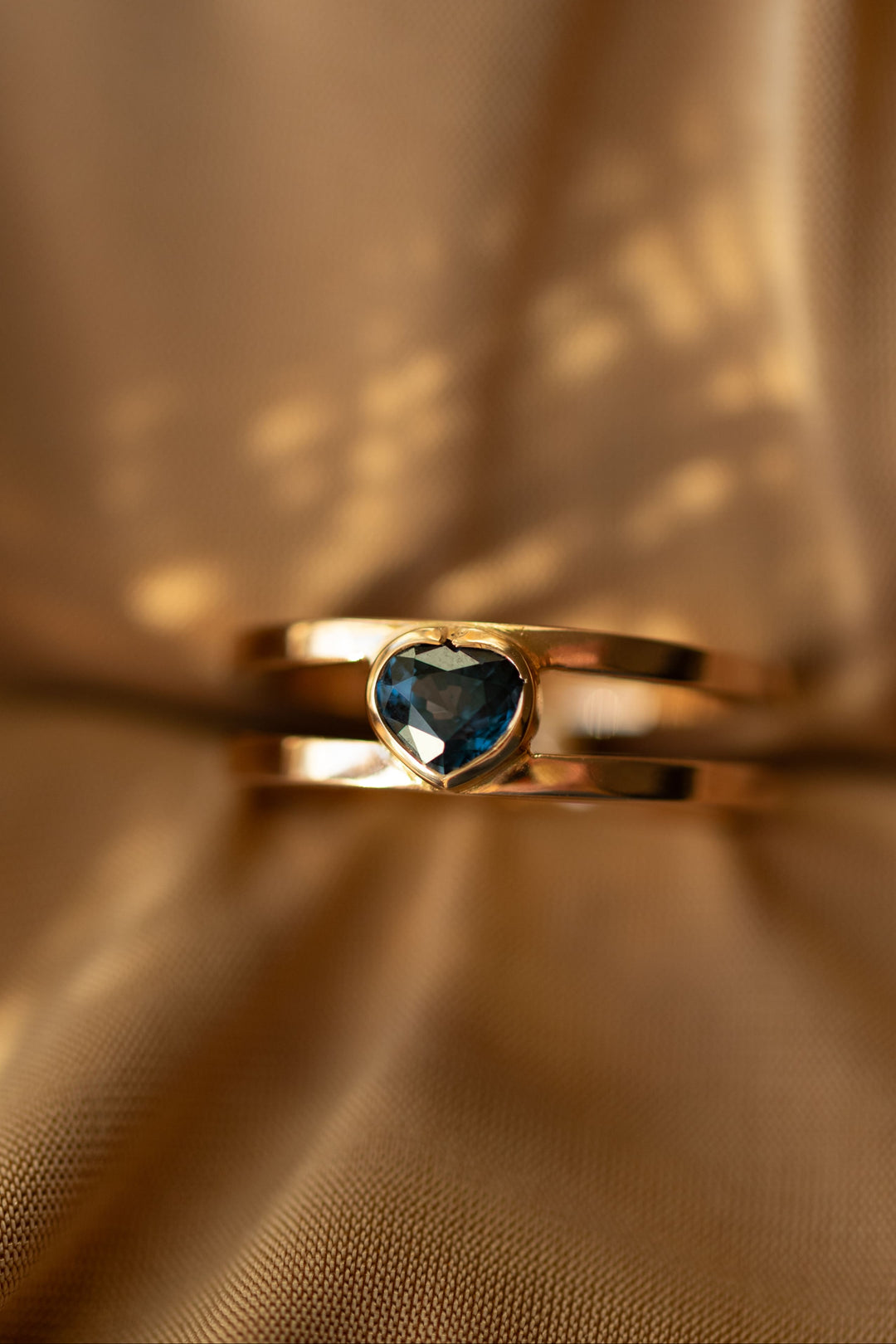 Mon Cœur Ring der Rose Romantique Kollektion mit blauem herzförmigem Spinell